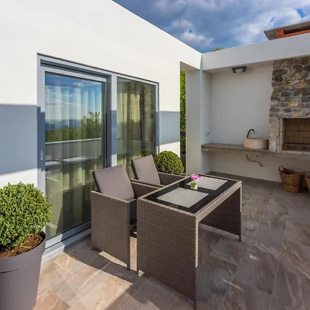 Linda Kucica 2 크리크베니카