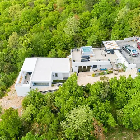 Linda Kucica 2 Prázdninový dům